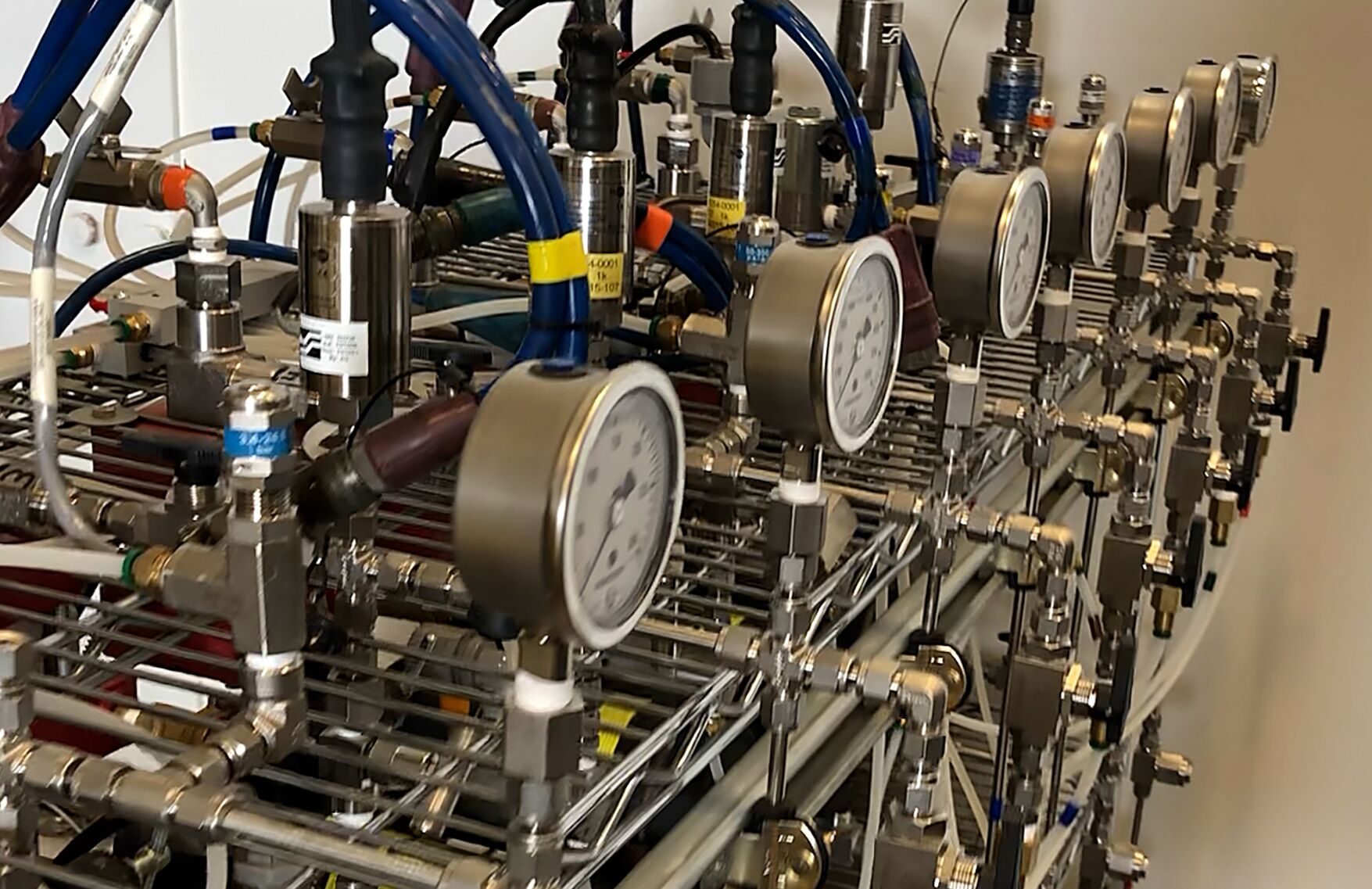figure2-high-res Pressure testing setup for multiple pressure zone testing